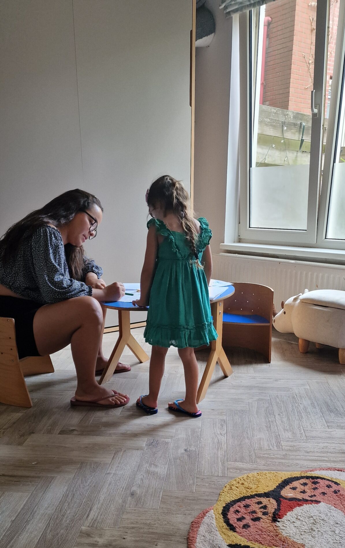 Au pair helping children with activities
